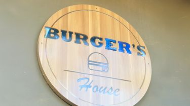 En Burguers House vas a probar hamburguesas de otro nivel. En Burguers House vas a probar hamburguesas de otro nivel.