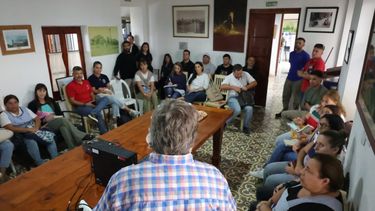 El Municipio de San Pedro relanza el programa de educación ambiental “Desde el Aula”, una iniciativa que busca fortalecer la separación de residuos y los hábitos sustentables desde las escuelas. El Municipio de San Pedro relanza el programa de educación ambiental “Desde el Aula”, una iniciativa que busca fortalecer la separación de residuos y los hábitos sustentables desde las escuelas.