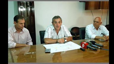 Claudio Fanucchi, Roberto Zucarelli y Miguel Dal Bo durante la conferencia de prensa que brindó la Celp. (PRENSA COOPERATIVA ELECTRICA)