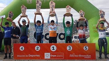 El podio de la categoría 2011 con el pergaminense Juliano Almeida en el tercer puesto.