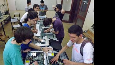 El exColegio Industrial ofrece diferentes modalidades en sus tres turnos. (EST Nº 1)