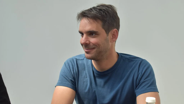 La bienvenida de Manuel Passaglia a Javier Martínez, al partido HECHOS La bienvenida de Manuel Passaglia a Javier Martínez, al partido HECHOS