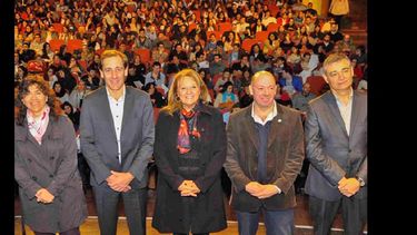 Autoridades provinciales dieron la bienvenida a los residentes que ingresaron esta semana. (MINISTERIO DE SALUD)