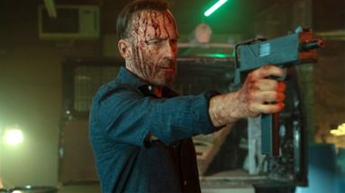 En película Nadie 2 Bob Odenkirk interpreta a Hutch Mansell.