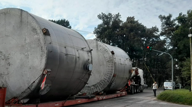 El proceso de relocalización de las operaciones que la empresa Atanor S.A. realizara en su planta de San Nicolás ingresó en una nueva etapa, con el traslado hacia Río Tercero de parte del equipamiento que estará operativo en la planta de la provincia de Córdoba. El proceso de relocalización de las operaciones que la empresa Atanor S.A. realizara en su planta de San Nicolás ingresó en una nueva etapa, con el traslado hacia Río Tercero de parte del equipamiento que estará operativo en la planta de la provincia de Córdoba.
