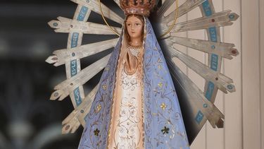 La historia de la Virgen de Luján se remonta a 1630, cuando la zona de Luján era un paraje sin población estable, atravesado por caravanas comerciales. La historia de la Virgen de Luján se remonta a 1630, cuando la zona de Luján era un paraje sin población estable, atravesado por caravanas comerciales.
