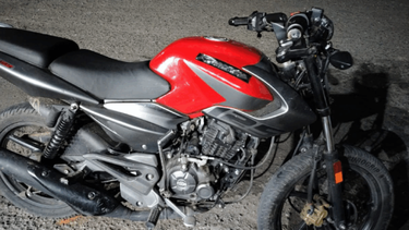 Joven detenido en Zona Sur de San Nicolás con una motocicleta buscada por Hurto. Joven detenido en Zona Sur de San Nicolás con una motocicleta buscada por Hurto.