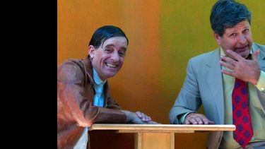 Este viernes vendrán a Pergamino los actores Guillermo Aragonés y Gonzalo Urtizberea con el espectáculo El mundo ha vivido equivocado. (ARAGONES-URTIZBEREA)