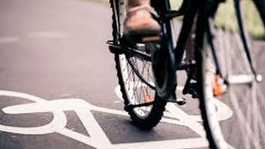 ciclovias sin respeto en pergamino: el uso indebido de automovilistas pone en riesgo la seguridad vial ciclovias sin respeto en pergamino: el uso indebido de automovilistas pone en riesgo la seguridad vial