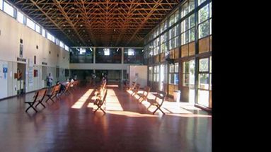 Se acondicionaron oficinas en el hall de ingreso. (LA OPINION)