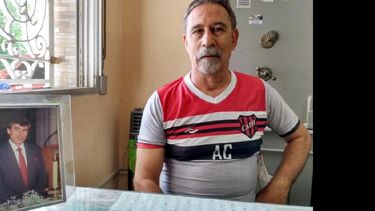 Luis Daniel Naites, en un alto de la tarea en el taller, recreó sus vivencias deportivas. (LA OPINION) Luis Daniel Naites, en un alto de la tarea en el taller, recreó sus vivencias deportivas. (LA OPINION)