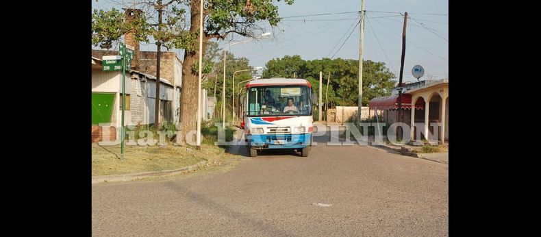 El nuevo cuadro de tarifas en el transporte público de pasajeros entró en vigencia y ya se paga 6 pesos el boleto común. (ARCHIVO LA OPINION)