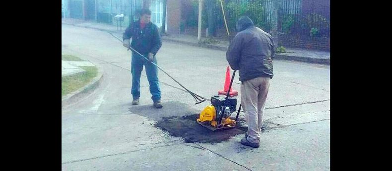 Muchos de los trabajos que se llevaron a cabo responden a necesidades que tenían los barrios para mejorar la circulación vehicular. (LA OPINION)