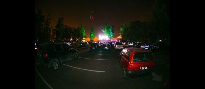 El escenario será de 10 metros de ancho y dos y medio de profundidad, además de un circuito cerrado de cámaras para proyectar la obra en la pantalla Led. (ESCOBAR.GOB.AR)
