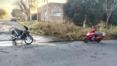 Accidente de dos motocicletas en B° Las Lomas de San Nicolas. Ambos conductores heridos. Accidente de dos motocicletas en B° Las Lomas de San Nicolas. Ambos conductores heridos.