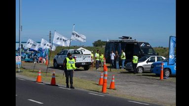 Los operativos de control en rutas son una preocupación de quienes dejan la ciudad en vacaciones. (MINISTERIO DE SEGURIDAD)
