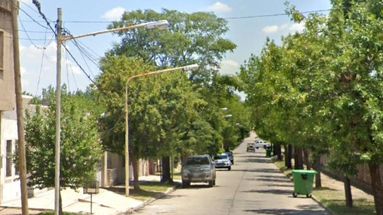 Vecinos han compartido imágenes de cámaras de seguridad que registraron a un sospechoso intentando robar en propiedades de las cuadras de Echevarría al 1.700 y 1.800.