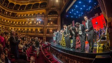 En octubre del año pasado, con cuatro funciones, Juventus Lyrica festejó sus tan esperadas bodas de plata en el Teatro Avenida. En octubre del año pasado, con cuatro funciones, Juventus Lyrica festejó sus tan esperadas bodas de plata en el Teatro Avenida.