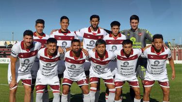 Douglas sumó en Las Parejas: empató, mantuvo el invicto y sigue firme en la cima de la Zona 1.