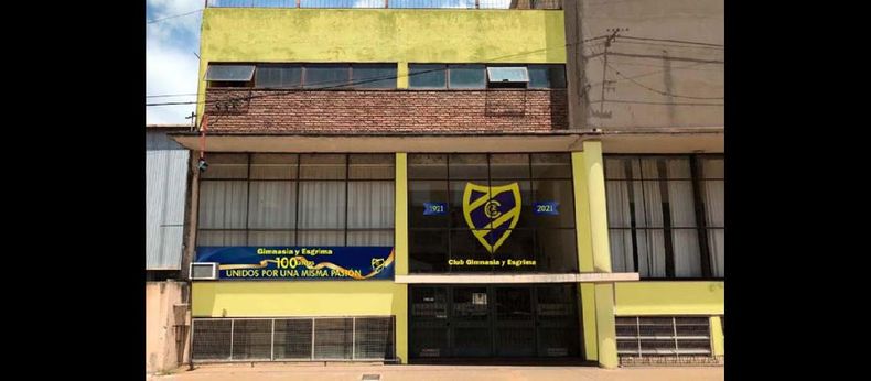 El frente de la sede social Gimnasia y Esgrima, insignia de la institución. El club fue fundado el 1º de enero de 1921 y el próximo viernes se cumplirán 100 años. (PRENSA DEL CLUB GIMNASIA Y ESGRIMA)