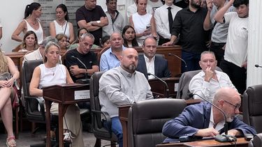 De cara al venidero 117º periodo de sesiones ordinarias del Concejo Deliberante que se iniciará formalmente el próximo 1º de marzo (aunque con ceremonia programada para el jueves 5), la distribución política en el recinto Soberanía va tomando forma, luego de que en diciembre pasado quedaran en el aire algunas cuestiones formales. De cara al venidero 117º periodo de sesiones ordinarias del Concejo Deliberante que se iniciará formalmente el próximo 1º de marzo (aunque con ceremonia programada para el jueves 5), la distribución política en el recinto Soberanía va tomando forma, luego de que en diciembre pasado quedaran en el aire algunas cuestiones formales.