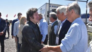 El presidente viajó a la muestra agropecuaria que se realiza en la localidad bonaerense de San Nicolás. Dijo además que la idea es levantar el cepo cambiario lo antes posible.