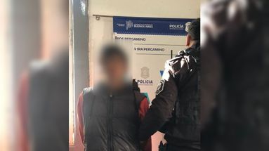 El ladrón fue aprehendido tras protagonizar dos intentos de robos violentos de motos en la vía pública el lunes al mediodía. El ladrón fue aprehendido tras protagonizar dos intentos de robos violentos de motos en la vía pública el lunes al mediodía.