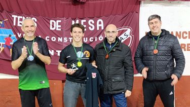 Fabián Vecino en la premiación de Segunda Categoría del 11° Torneo “El Buen Amigo”.