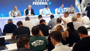 El sorteo se realizó en el predio de la AFA en Ezeiza con la presencia de los presidentes de los clubes. El sorteo se realizó en el predio de la AFA en Ezeiza con la presencia de los presidentes de los clubes.