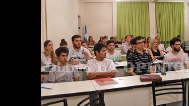 Cerca de 80 inscriptos participaron del encuentro. (LA OPINION)