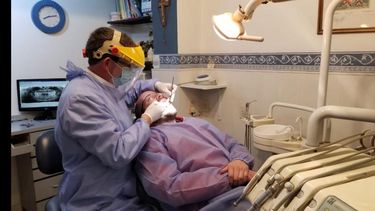 El doctor Raúl Loustalán propuso que el 3 de octubre sea la fecha oficial para honrar y congratular a quienes ejercen la profesión de odontólogos.