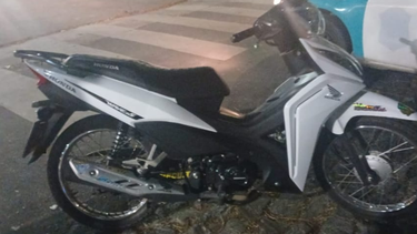 Detenido adolescente en San Nicolás por circular en una motocicleta buscada Detenido adolescente en San Nicolás por circular en una motocicleta buscada
