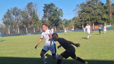 parana y regatas, con sendos triunfos, quedaron en los mas alto parana y regatas, con sendos triunfos, quedaron en los mas alto