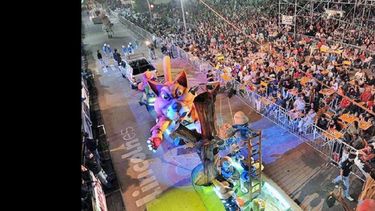 El Carnaval de Lincoln contará con carrozas, minicarrozas y cabezudos, entre otros atractivos. Luciano Pereyra abrirá el show.  (LINCOLESCARNAVAL.COM.AR)