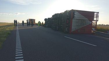 La víctima fue identificada como Cristian Fernando Alonso, de 50 años, domiciliado en la localidad bonaerense de Esteban Echeverría, quien conducía un camión Iveco gris oscuro (patente AE200JE) con acoplado tipo jaula (AG312UO) cargado con ganado bovino. La víctima fue identificada como Cristian Fernando Alonso, de 50 años, domiciliado en la localidad bonaerense de Esteban Echeverría, quien conducía un camión Iveco gris oscuro (patente AE200JE) con acoplado tipo jaula (AG312UO) cargado con ganado bovino.