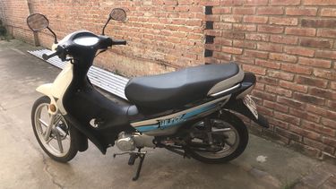 Herramienta de trabajo: La motocicleta 110 que le sustrajeron al estudiante de 27 años. Herramienta de trabajo: La motocicleta 110 que le sustrajeron al estudiante de 27 años.