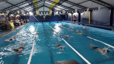 La pileta de Gimnasia y Esgrima de Pergamino reunió a más de 100 nadadores de toda la región. La pileta de Gimnasia y Esgrima de Pergamino reunió a más de 100 nadadores de toda la región.