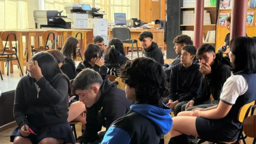 Este jueves 30 de abril por la mañana, alumnos de distintas escuelas secundarias de la ciudad llevarán adelante un espacio de intercambio para reflexionar sobre la convivencia y el impacto de las redes sociales en situaciones de conflicto. Este jueves 30 de abril por la mañana, alumnos de distintas escuelas secundarias de la ciudad llevarán adelante un espacio de intercambio para reflexionar sobre la convivencia y el impacto de las redes sociales en situaciones de conflicto.