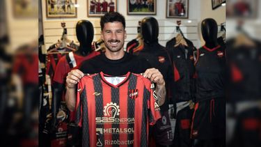 Guillermo Pereira ya firmó su contrato y está listo para arrancar su tercer ciclo en Douglas. Guillermo Pereira ya firmó su contrato y está listo para arrancar su tercer ciclo en Douglas.