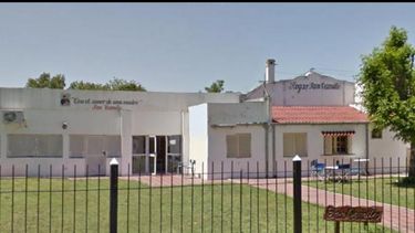 El Hogar y Centro de Día San Camilo se emplaza en calle Francia al 2.400. Allí, profesionales,  asisten  a personas con diferentes tipos de discapacid