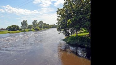 Afortunadamente el nivel del Arroyo continuó bajando ayer llevando tranquilidad a los vecinos que viven en sus inmediaciones.  (LA OPINION)
