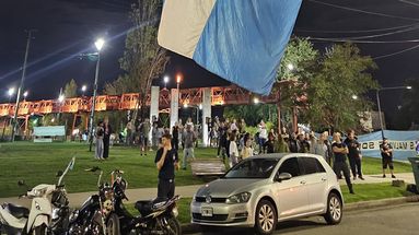 La comunidad de Pergamino acompañó la vigilia para esperar el comienzo del día 2 de abril que recuerda a los veteranos y caídos en la guerra de Malvinas.