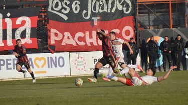 Douglas Haig no pudo sumar de local pero continúa siendo el líder de la Zona 3. Douglas Haig no pudo sumar de local pero continúa siendo el líder de la Zona 3.