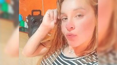 El suicidio de Soledad Lobo (23) para los familiares está en dudas porque era una madre de un niño pequeño y muy apegada a sus afectos. El suicidio de Soledad Lobo (23) para los familiares está en dudas porque era una madre de un niño pequeño y muy apegada a sus afectos.