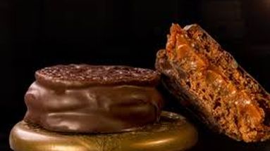Coronados otra vez. De Traslasierra al mundo: un alfajor de Córdoba lideró el ranking de TasteAtlas. Coronados otra vez. De Traslasierra al mundo: un alfajor de Córdoba lideró el ranking de TasteAtlas.