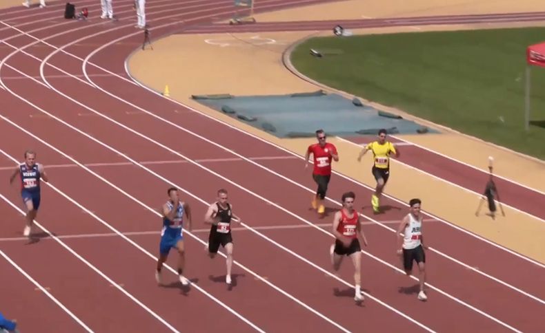 Alexis Chávez al frente de los 100 metros en Nottwill, en la competencia de las categorías T35 a T38. Alexis Chávez al frente de los 100 metros en Nottwill, en la competencia de las categorías T35 a T38.
