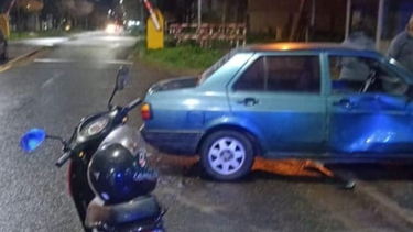 Accidente de tránsito en zona oeste de San Nicolás. Un conductor adolescente resultó herido. Accidente de tránsito en zona oeste de San Nicolás. Un conductor adolescente resultó herido.