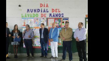 Referentes de la campaña del lavado de manos participaron del lanzamiento en la Escuela Nº 5. (LA OPINION)