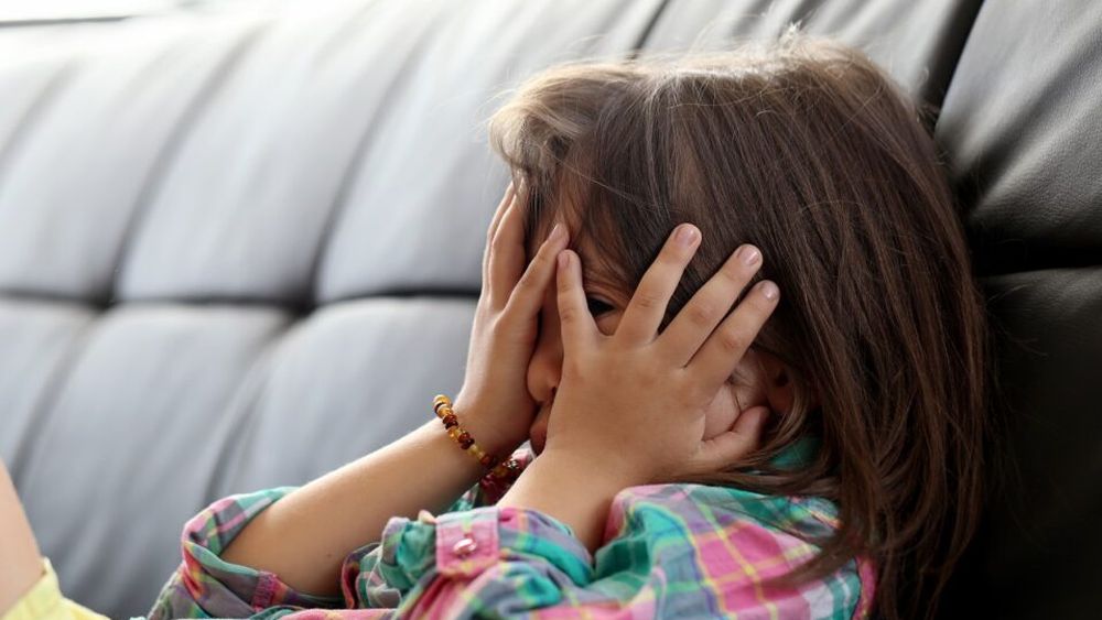 Absolvieron al entorno paternal de la niña quien habría estado influenciada por la madre, según los argumentos de peritos psicológicos sobre los que se basó el fallo absolutorio. Absolvieron al entorno paternal de la niña quien habría estado influenciada por la madre, según los argumentos de peritos psicológicos sobre los que se basó el fallo absolutorio.