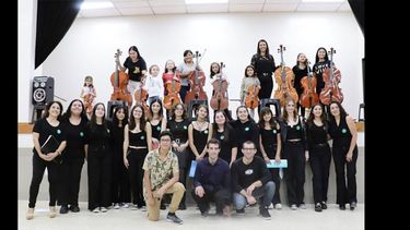 El Coro Municipal de Niños y Jóvenes ha recorrido los mejores escenarios y teatros del país. El Coro Municipal de Niños y Jóvenes ha recorrido los mejores escenarios y teatros del país.